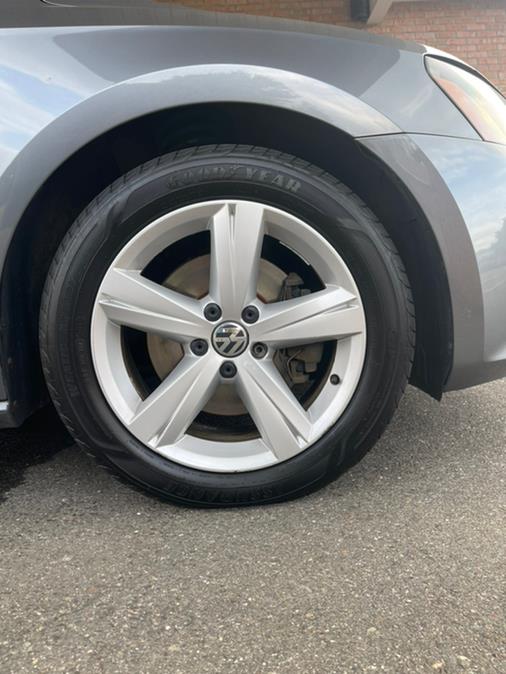 Used Volkswagen Passat 4dr Sdn 2.5L Auto SE PZEV *Ltd Avail* 2014 | Supreme Automotive. New Britain, Connecticut Used Volkswagen Passat 4dr Sdn 2.5L Auto SE PZEV *Ltd Avail* 2014 | Supreme Automotive. New Britain, Connecticut