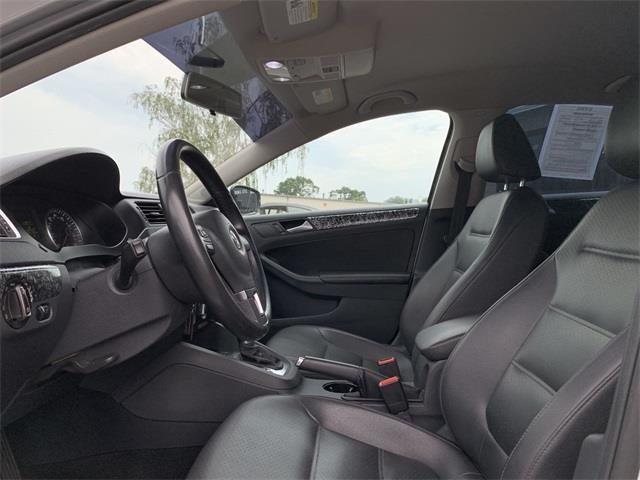 2014 Volkswagen Jetta 1.8T SE, available for sale in Stratford, Connecticut | Wiz Leasing Inc. Stratford, Connecticut 2014 Volkswagen Jetta 1.8T SE, available for sale in Stratford, Connecticut | Wiz Leasing Inc. Stratford, Connecticut