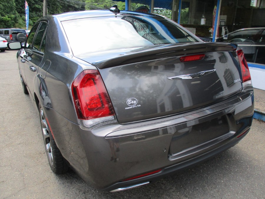 Used Chrysler 300 4dr Sdn 300S RWD 2015 | Cos Central Auto. Meriden, Connecticut Used Chrysler 300 4dr Sdn 300S RWD 2015 | Cos Central Auto. Meriden, Connecticut