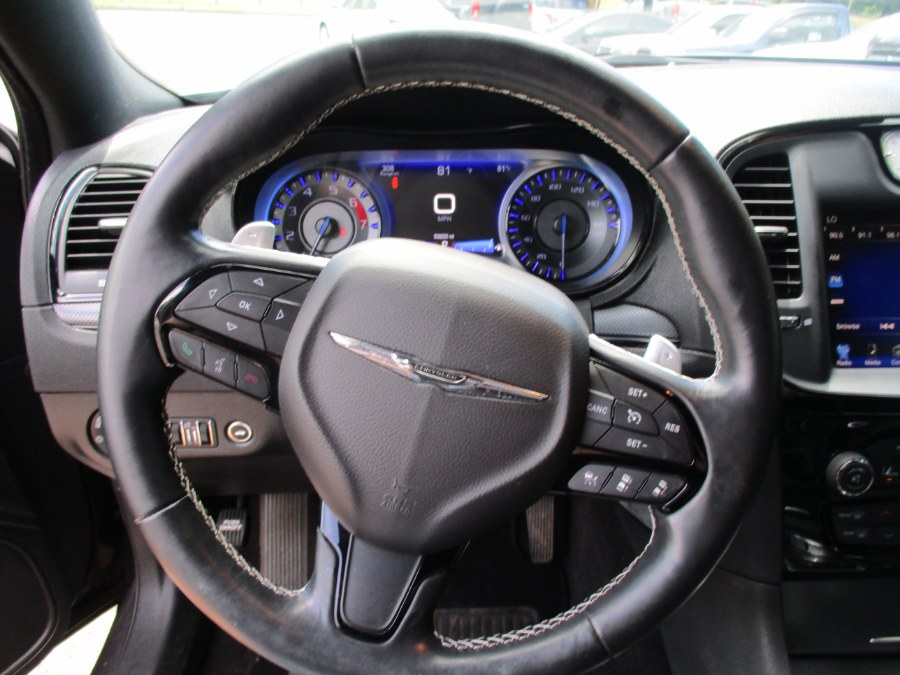 Used Chrysler 300 4dr Sdn 300S RWD 2015 | Cos Central Auto. Meriden, Connecticut Used Chrysler 300 4dr Sdn 300S RWD 2015 | Cos Central Auto. Meriden, Connecticut