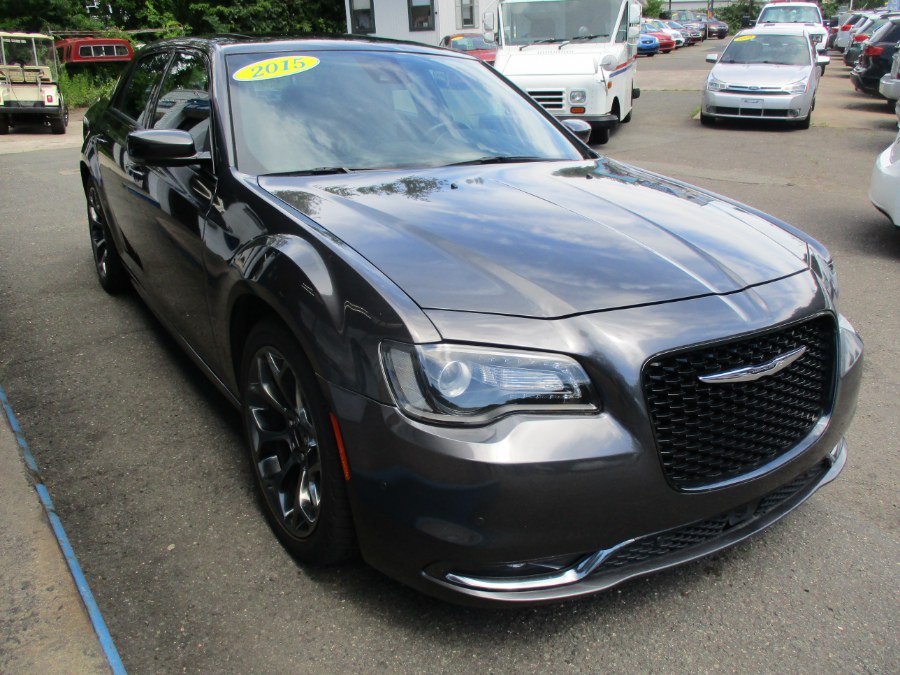 Used Chrysler 300 4dr Sdn 300S RWD 2015 | Cos Central Auto. Meriden, Connecticut Used Chrysler 300 4dr Sdn 300S RWD 2015 | Cos Central Auto. Meriden, Connecticut