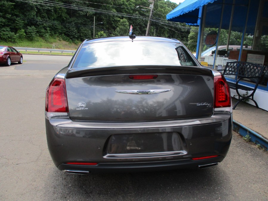 Used Chrysler 300 4dr Sdn 300S RWD 2015 | Cos Central Auto. Meriden, Connecticut Used Chrysler 300 4dr Sdn 300S RWD 2015 | Cos Central Auto. Meriden, Connecticut