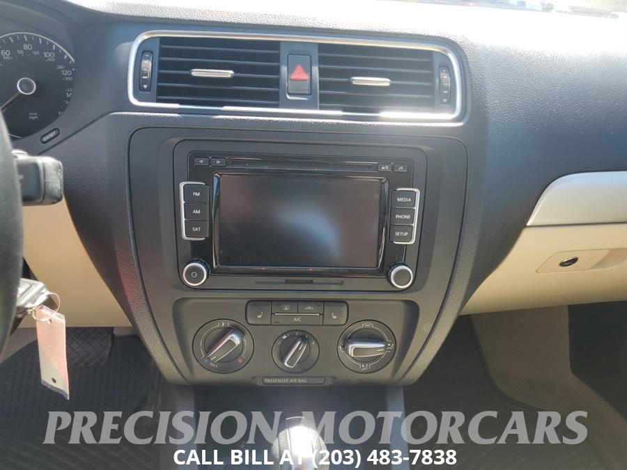 Used Volkswagen Jetta Sedan 4dr Auto SE w/Convenience/Sunroof PZEV *Ltd Avail* 2013 | Precision Motor Cars LLC. Branford, Connecticut Used Volkswagen Jetta Sedan 4dr Auto SE w/Convenience/Sunroof PZEV *Ltd Avail* 2013 | Precision Motor Cars LLC. Branford, Connecticut