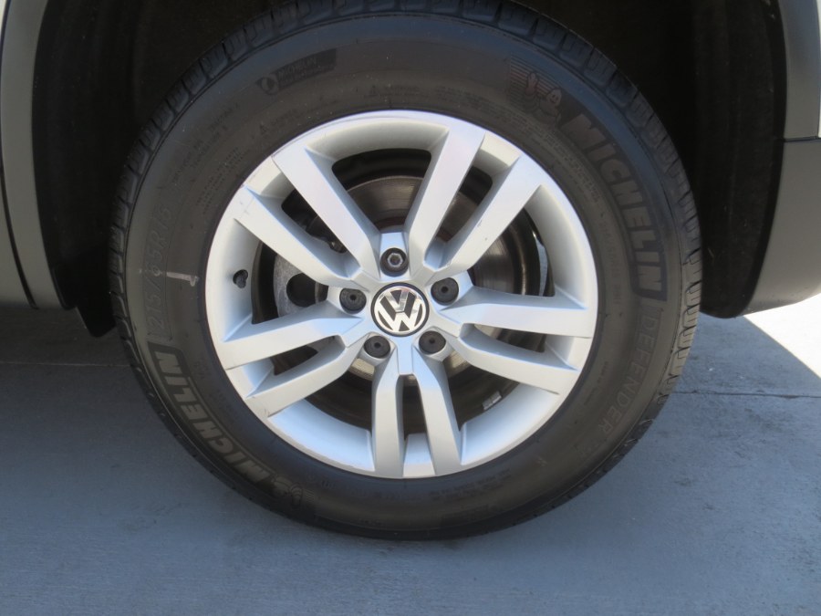 Used Volkswagen Tiguan 2WD 4dr Auto SE 2013 | Auto Max Of Santa Ana. Santa Ana, California Used Volkswagen Tiguan 2WD 4dr Auto SE 2013 | Auto Max Of Santa Ana. Santa Ana, California