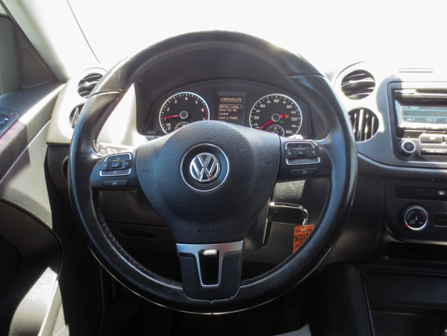 Used Volkswagen Tiguan 2WD 4dr Auto SE 2013 | Auto Max Of Santa Ana. Santa Ana, California Used Volkswagen Tiguan 2WD 4dr Auto SE 2013 | Auto Max Of Santa Ana. Santa Ana, California