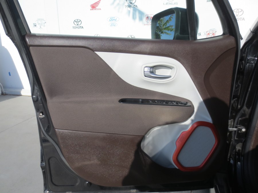 2015 Jeep Renegade FWD 4dr Latitude, available for sale in Santa Ana, California | Auto Max Of Santa Ana. Santa Ana, California 2015 Jeep Renegade FWD 4dr Latitude, available for sale in Santa Ana, California | Auto Max Of Santa Ana. Santa Ana, California