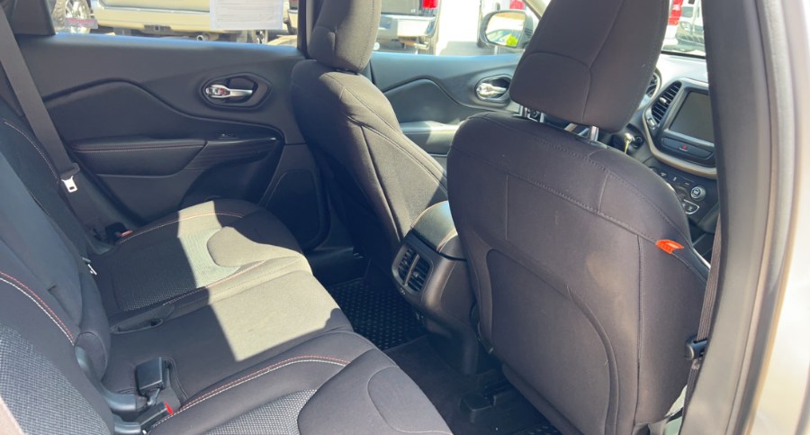 Used Jeep Cherokee Latitude 75 year Anniversary 4x4 2017 | West End Automotive Center. Waterbury, Connecticut Used Jeep Cherokee Latitude 75 year Anniversary 4x4 2017 | West End Automotive Center. Waterbury, Connecticut