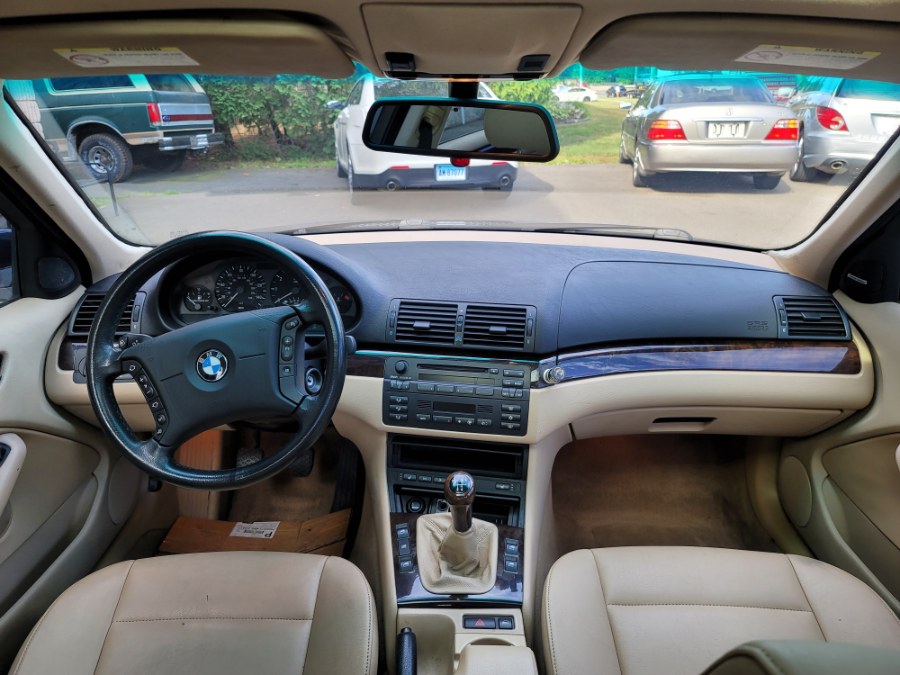 Used BMW 3 Series 325xi 4dr Sdn AWD 2002 | Dealmax Motors LLC. Bristol, Connecticut Used BMW 3 Series 325xi 4dr Sdn AWD 2002 | Dealmax Motors LLC. Bristol, Connecticut