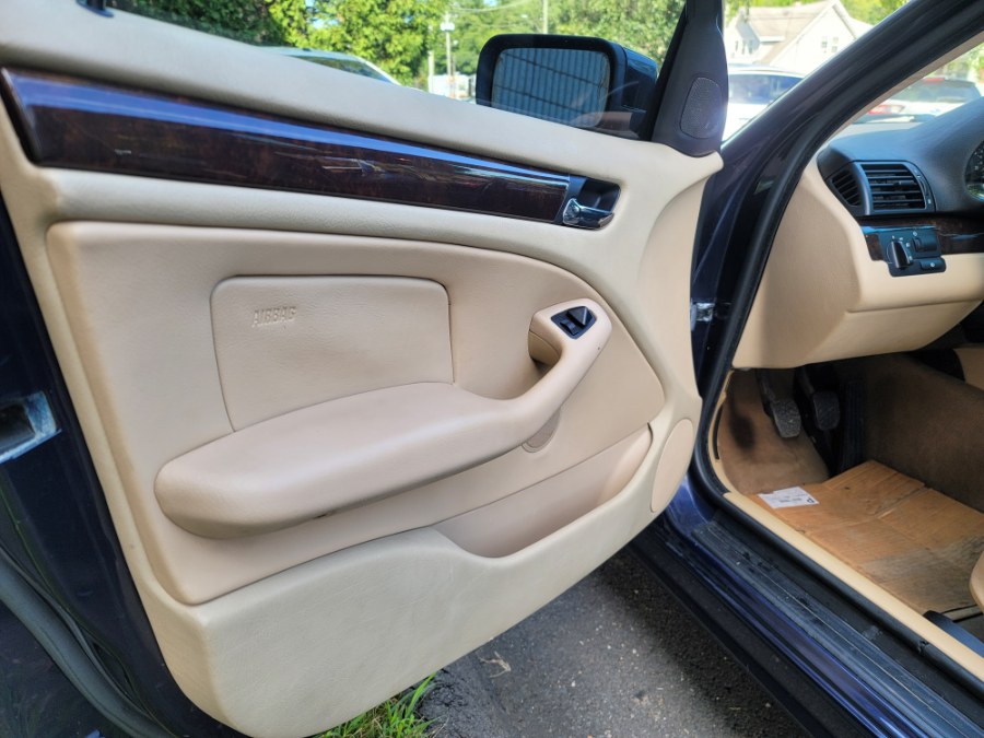 Used BMW 3 Series 325xi 4dr Sdn AWD 2002 | Dealmax Motors LLC. Bristol, Connecticut Used BMW 3 Series 325xi 4dr Sdn AWD 2002 | Dealmax Motors LLC. Bristol, Connecticut