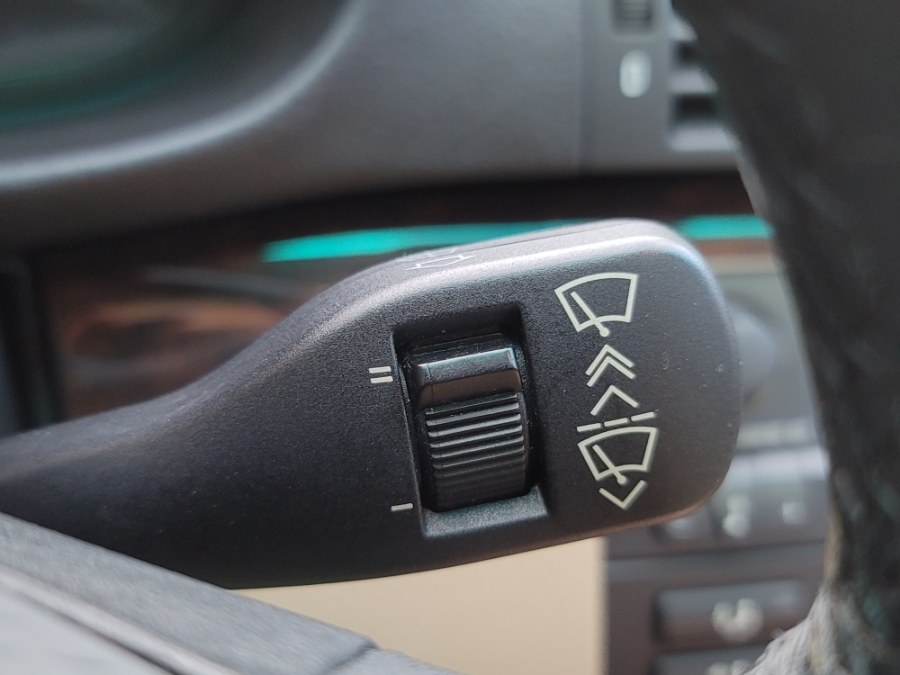 Used BMW 3 Series 325xi 4dr Sdn AWD 2002 | Dealmax Motors LLC. Bristol, Connecticut Used BMW 3 Series 325xi 4dr Sdn AWD 2002 | Dealmax Motors LLC. Bristol, Connecticut