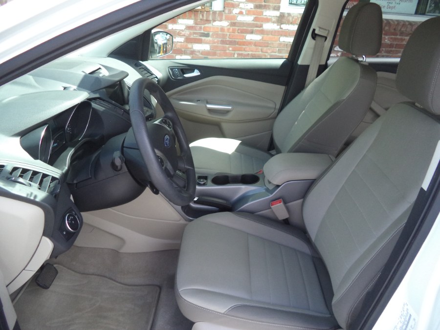 2016 Ford Escape 4WD 4dr SE, available for sale in Naugatuck, Connecticut | Riverside Motorcars, LLC. Naugatuck, Connecticut 2016 Ford Escape 4WD 4dr SE, available for sale in Naugatuck, Connecticut | Riverside Motorcars, LLC. Naugatuck, Connecticut