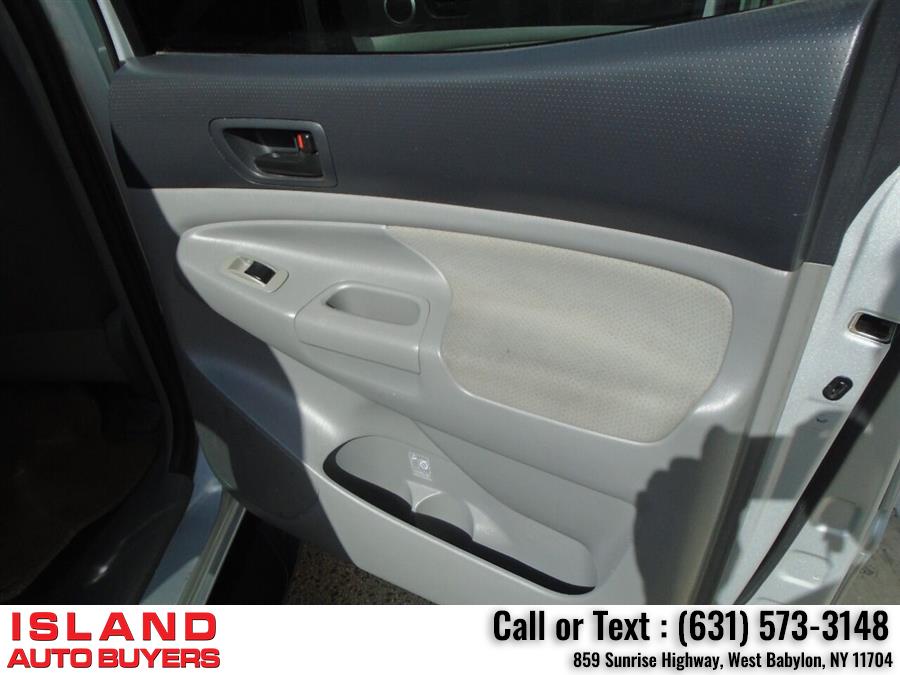 Used Toyota Tacoma V6 4dr Double Cab 4WD 2005 | Island Auto Buyers. West Babylon, New York Used Toyota Tacoma V6 4dr Double Cab 4WD 2005 | Island Auto Buyers. West Babylon, New York