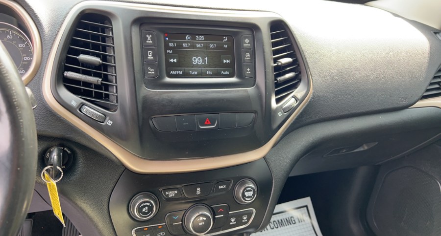 2015 Jeep Cherokee 4WD 4dr Latitude, available for sale in Waterbury, Connecticut | West End Automotive Center. Waterbury, Connecticut 2015 Jeep Cherokee 4WD 4dr Latitude, available for sale in Waterbury, Connecticut | West End Automotive Center. Waterbury, Connecticut