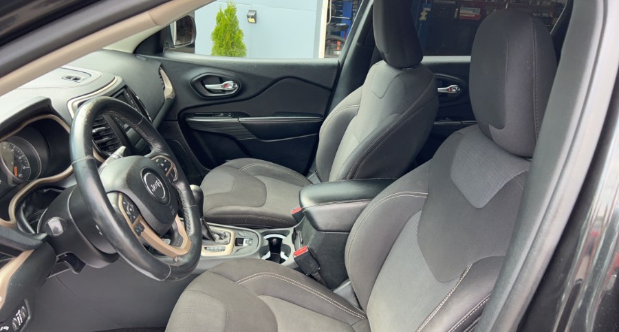 2015 Jeep Cherokee 4WD 4dr Latitude, available for sale in Waterbury, Connecticut | West End Automotive Center. Waterbury, Connecticut 2015 Jeep Cherokee 4WD 4dr Latitude, available for sale in Waterbury, Connecticut | West End Automotive Center. Waterbury, Connecticut