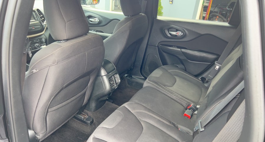 2015 Jeep Cherokee 4WD 4dr Latitude, available for sale in Waterbury, Connecticut | West End Automotive Center. Waterbury, Connecticut 2015 Jeep Cherokee 4WD 4dr Latitude, available for sale in Waterbury, Connecticut | West End Automotive Center. Waterbury, Connecticut