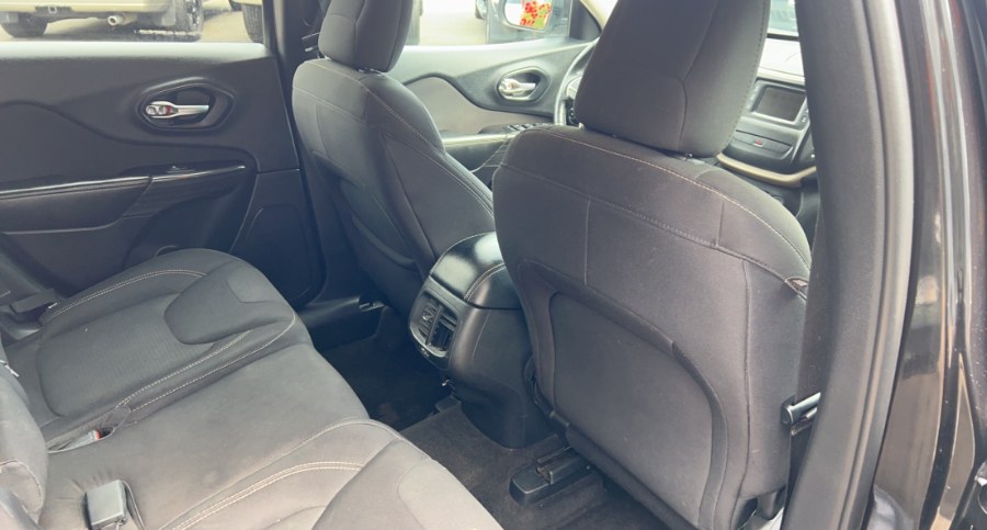 2015 Jeep Cherokee 4WD 4dr Latitude, available for sale in Waterbury, Connecticut | West End Automotive Center. Waterbury, Connecticut 2015 Jeep Cherokee 4WD 4dr Latitude, available for sale in Waterbury, Connecticut | West End Automotive Center. Waterbury, Connecticut