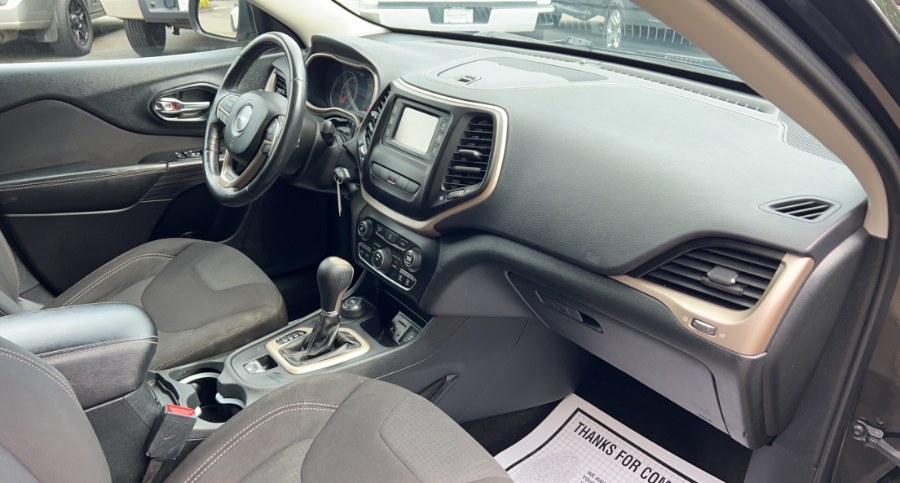 2015 Jeep Cherokee 4WD 4dr Latitude, available for sale in Waterbury, Connecticut | West End Automotive Center. Waterbury, Connecticut 2015 Jeep Cherokee 4WD 4dr Latitude, available for sale in Waterbury, Connecticut | West End Automotive Center. Waterbury, Connecticut