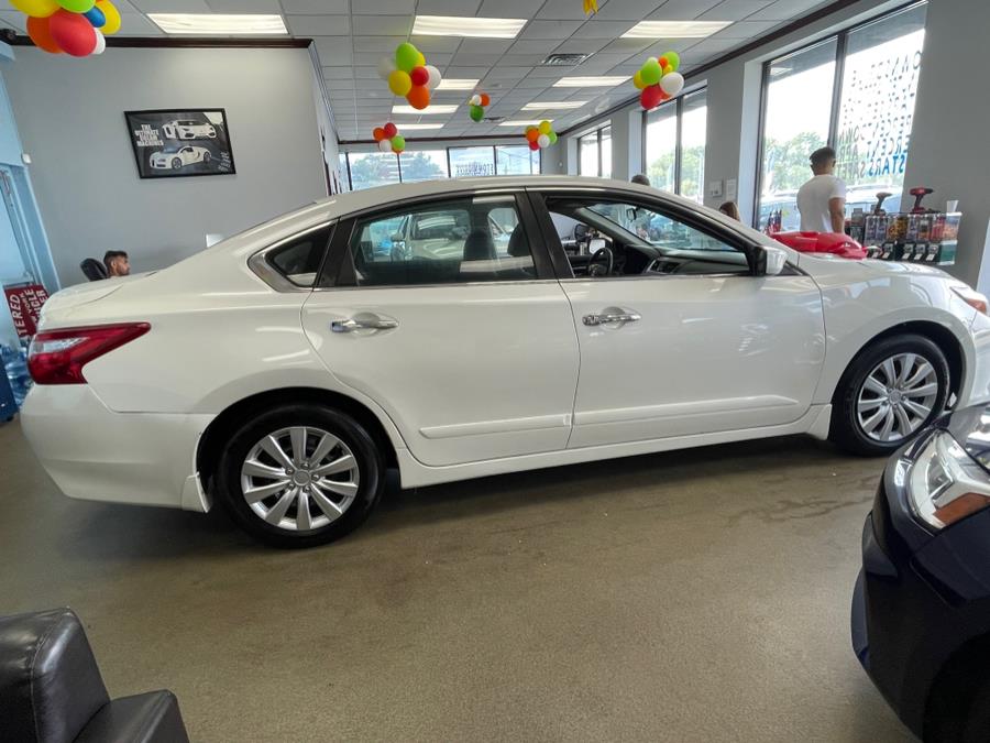 Used Nissan Altima 4dr Sdn I4 2.5 S 2016 | 5 Towns Drive. Inwood, New York Used Nissan Altima 4dr Sdn I4 2.5 S 2016 | 5 Towns Drive. Inwood, New York
