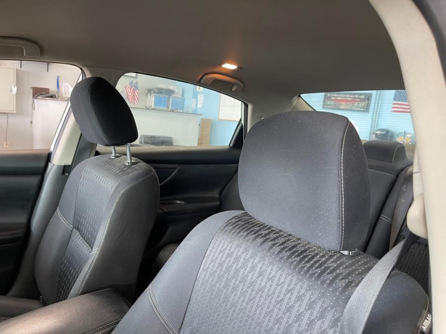 Used Nissan Altima 4dr Sdn I4 2.5 S 2016 | 5 Towns Drive. Inwood, New York Used Nissan Altima 4dr Sdn I4 2.5 S 2016 | 5 Towns Drive. Inwood, New York