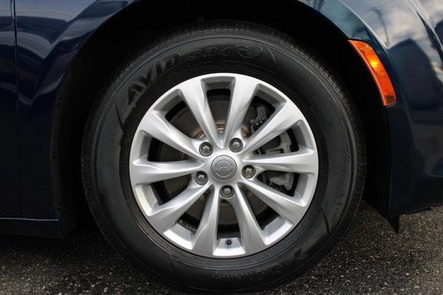 2018 Chrysler Pacifica Touring L, available for sale in Elmont, New York | NY Luxury Motors. Elmont, New York 2018 Chrysler Pacifica Touring L, available for sale in Elmont, New York | NY Luxury Motors. Elmont, New York