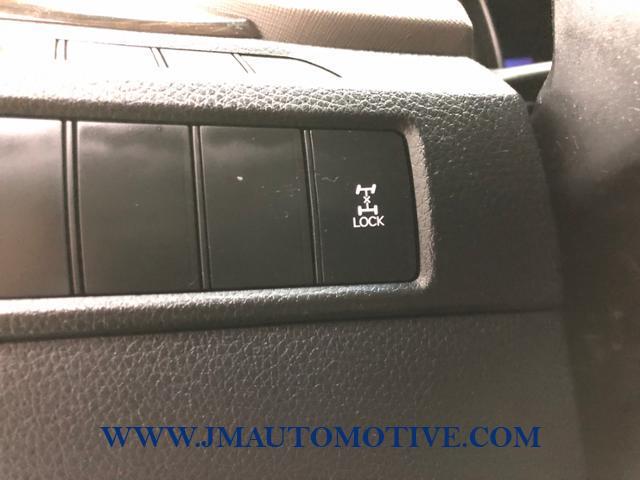 2017 Hyundai Santa Fe SE 3.3L Auto AWD, available for sale in Naugatuck, Connecticut | J&M Automotive Sls&Svc LLC. Naugatuck, Connecticut 2017 Hyundai Santa Fe SE 3.3L Auto AWD, available for sale in Naugatuck, Connecticut | J&M Automotive Sls&Svc LLC. Naugatuck, Connecticut