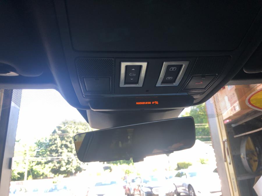 Used Land Rover Range Rover Evoque P250 SE 2020 | National Auto Brokers, Inc.. Waterbury, Connecticut Used Land Rover Range Rover Evoque P250 SE 2020 | National Auto Brokers, Inc.. Waterbury, Connecticut