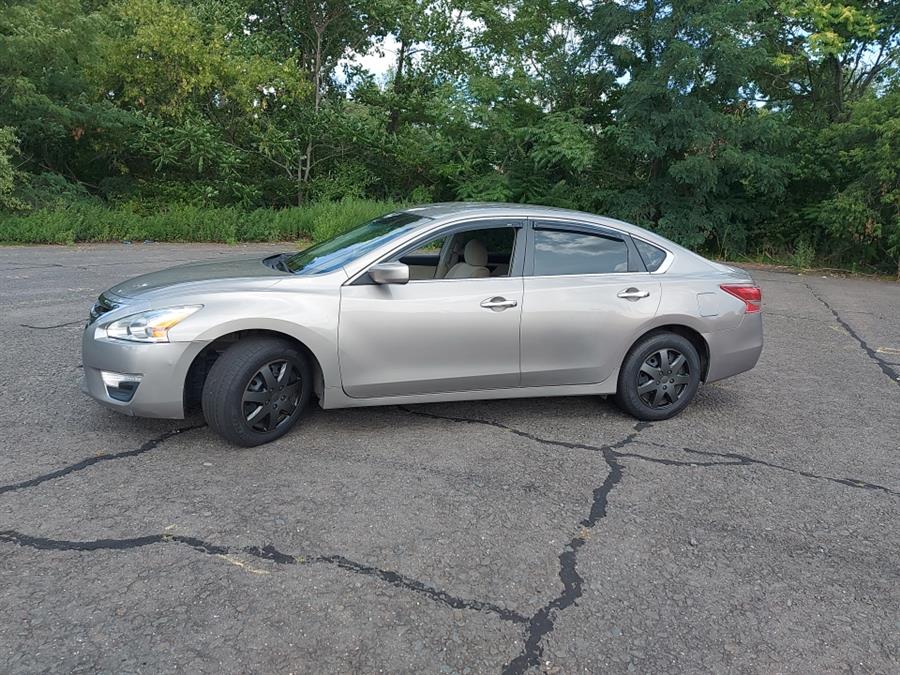 2013 Nissan Altima 4dr Sdn I4 2.5 S, available for sale in West Hartford, Connecticut | Chadrad Motors llc. West Hartford, Connecticut 2013 Nissan Altima 4dr Sdn I4 2.5 S, available for sale in West Hartford, Connecticut | Chadrad Motors llc. West Hartford, Connecticut