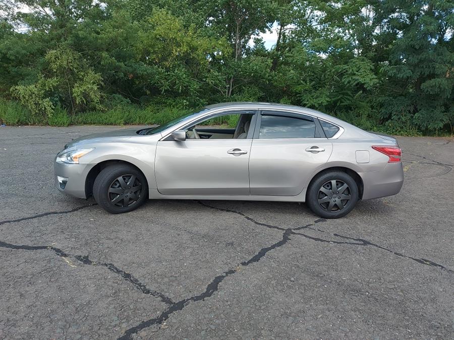 2013 Nissan Altima 4dr Sdn I4 2.5 S, available for sale in West Hartford, Connecticut | Chadrad Motors llc. West Hartford, Connecticut 2013 Nissan Altima 4dr Sdn I4 2.5 S, available for sale in West Hartford, Connecticut | Chadrad Motors llc. West Hartford, Connecticut