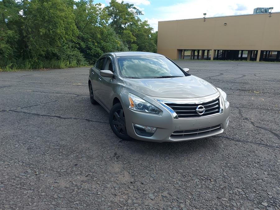 2013 Nissan Altima 4dr Sdn I4 2.5 S, available for sale in West Hartford, Connecticut | Chadrad Motors llc. West Hartford, Connecticut 2013 Nissan Altima 4dr Sdn I4 2.5 S, available for sale in West Hartford, Connecticut | Chadrad Motors llc. West Hartford, Connecticut