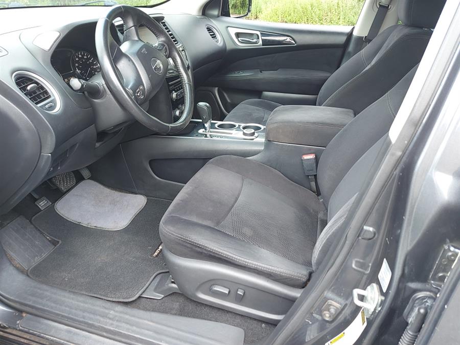 2013 Nissan Pathfinder 4WD 4dr SV, available for sale in West Hartford, Connecticut | Chadrad Motors llc. West Hartford, Connecticut 2013 Nissan Pathfinder 4WD 4dr SV, available for sale in West Hartford, Connecticut | Chadrad Motors llc. West Hartford, Connecticut