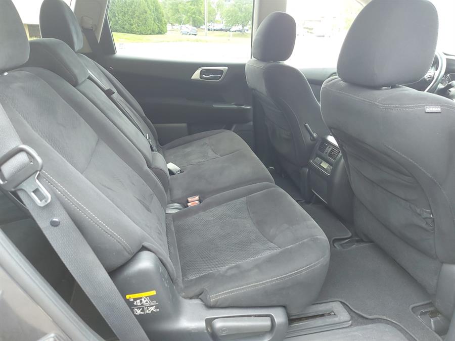 2013 Nissan Pathfinder 4WD 4dr SV, available for sale in West Hartford, Connecticut | Chadrad Motors llc. West Hartford, Connecticut 2013 Nissan Pathfinder 4WD 4dr SV, available for sale in West Hartford, Connecticut | Chadrad Motors llc. West Hartford, Connecticut