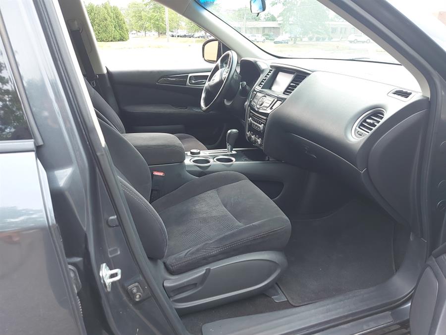 2013 Nissan Pathfinder 4WD 4dr SV, available for sale in West Hartford, Connecticut | Chadrad Motors llc. West Hartford, Connecticut 2013 Nissan Pathfinder 4WD 4dr SV, available for sale in West Hartford, Connecticut | Chadrad Motors llc. West Hartford, Connecticut