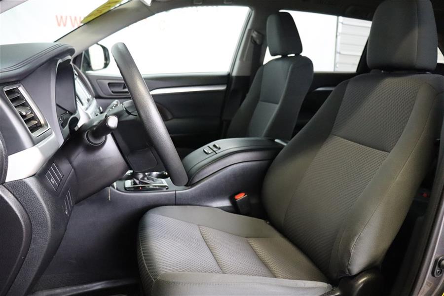 Used Toyota Highlander LE 2019 | Fast Track Motors. Paterson, New Jersey Used Toyota Highlander LE 2019 | Fast Track Motors. Paterson, New Jersey