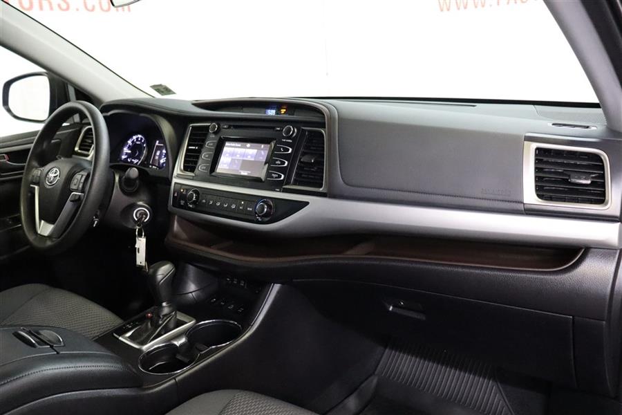 Used Toyota Highlander LE 2019 | Fast Track Motors. Paterson, New Jersey Used Toyota Highlander LE 2019 | Fast Track Motors. Paterson, New Jersey