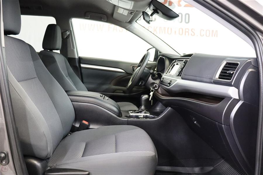 Used Toyota Highlander LE 2019 | Fast Track Motors. Paterson, New Jersey Used Toyota Highlander LE 2019 | Fast Track Motors. Paterson, New Jersey