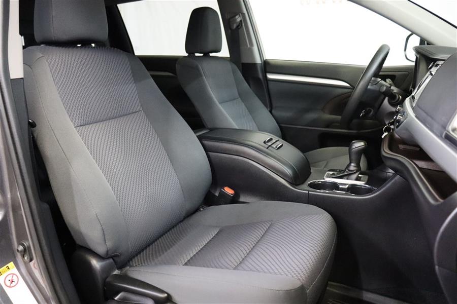 Used Toyota Highlander LE 2019 | Fast Track Motors. Paterson, New Jersey Used Toyota Highlander LE 2019 | Fast Track Motors. Paterson, New Jersey
