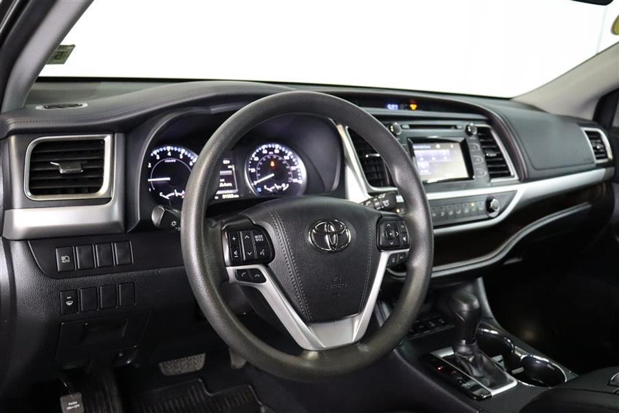 Used Toyota Highlander LE 2019 | Fast Track Motors. Paterson, New Jersey Used Toyota Highlander LE 2019 | Fast Track Motors. Paterson, New Jersey