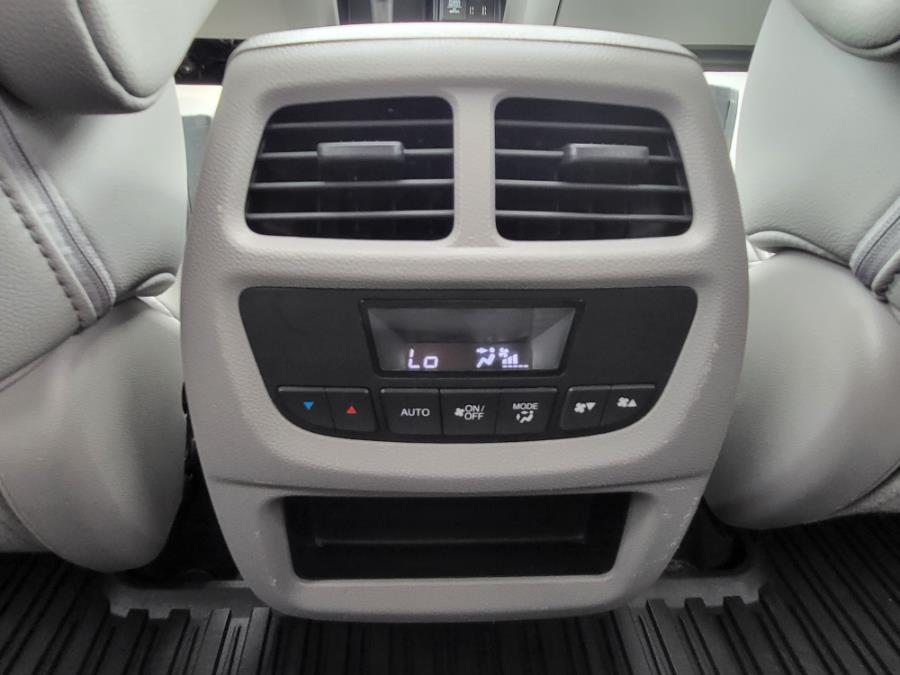 2017 Honda Pilot EX-L w/Honda Sensing AWD, available for sale in Newark, New Jersey | Champion Auto Sales. Newark, New Jersey 2017 Honda Pilot EX-L w/Honda Sensing AWD, available for sale in Newark, New Jersey | Champion Auto Sales. Newark, New Jersey