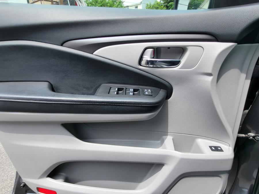 2017 Honda Pilot EX-L w/Honda Sensing AWD, available for sale in Newark, New Jersey | Champion Auto Sales. Newark, New Jersey 2017 Honda Pilot EX-L w/Honda Sensing AWD, available for sale in Newark, New Jersey | Champion Auto Sales. Newark, New Jersey