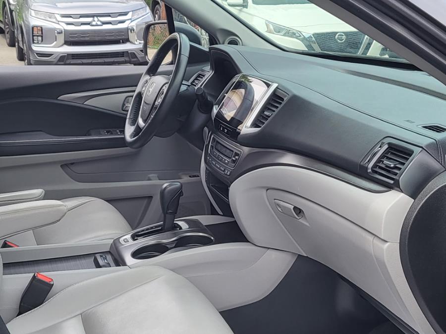 2017 Honda Pilot EX-L w/Honda Sensing AWD, available for sale in Newark, New Jersey | Champion Auto Sales. Newark, New Jersey 2017 Honda Pilot EX-L w/Honda Sensing AWD, available for sale in Newark, New Jersey | Champion Auto Sales. Newark, New Jersey