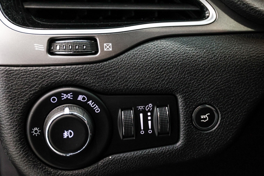 2019 Jeep Cherokee Limited 4x4, available for sale in Franklin Square, New York | Luxury Motor Club. Franklin Square, New York 2019 Jeep Cherokee Limited 4x4, available for sale in Franklin Square, New York | Luxury Motor Club. Franklin Square, New York