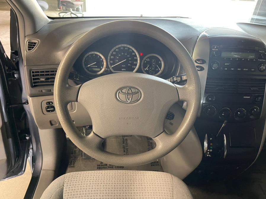 2006 Toyota Sienna 5dr CE FWD 7-Passenger (Natl), available for sale in Garden Grove, California | U Save Auto Auction. Garden Grove, California 2006 Toyota Sienna 5dr CE FWD 7-Passenger (Natl), available for sale in Garden Grove, California | U Save Auto Auction. Garden Grove, California