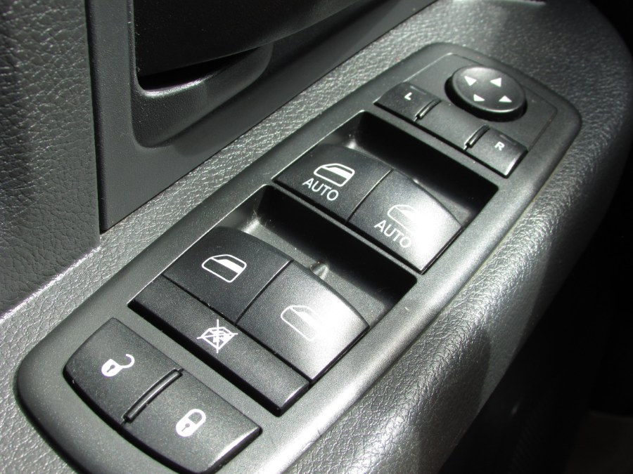 Used Ram 1500 4WD Quad Cab 140.5" ST 2012 | United Auto Sales of E Windsor, Inc. East Windsor, Connecticut Used Ram 1500 4WD Quad Cab 140.5" ST 2012 | United Auto Sales of E Windsor, Inc. East Windsor, Connecticut