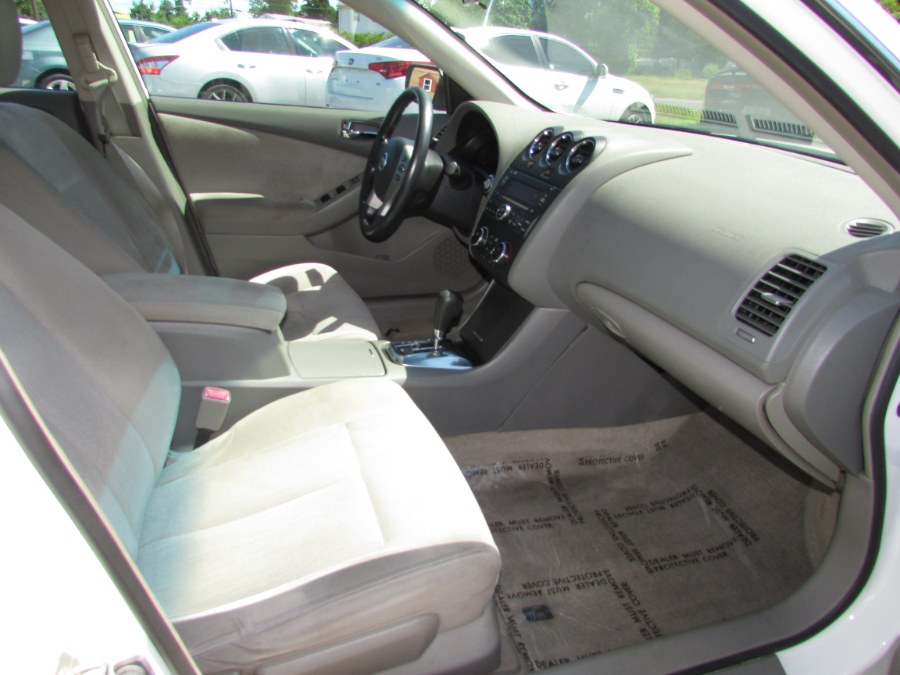 Used Nissan Altima 4dr Sdn I4 CVT 2.5 SL 2011 | United Auto Sales of E Windsor, Inc. East Windsor, Connecticut Used Nissan Altima 4dr Sdn I4 CVT 2.5 SL 2011 | United Auto Sales of E Windsor, Inc. East Windsor, Connecticut