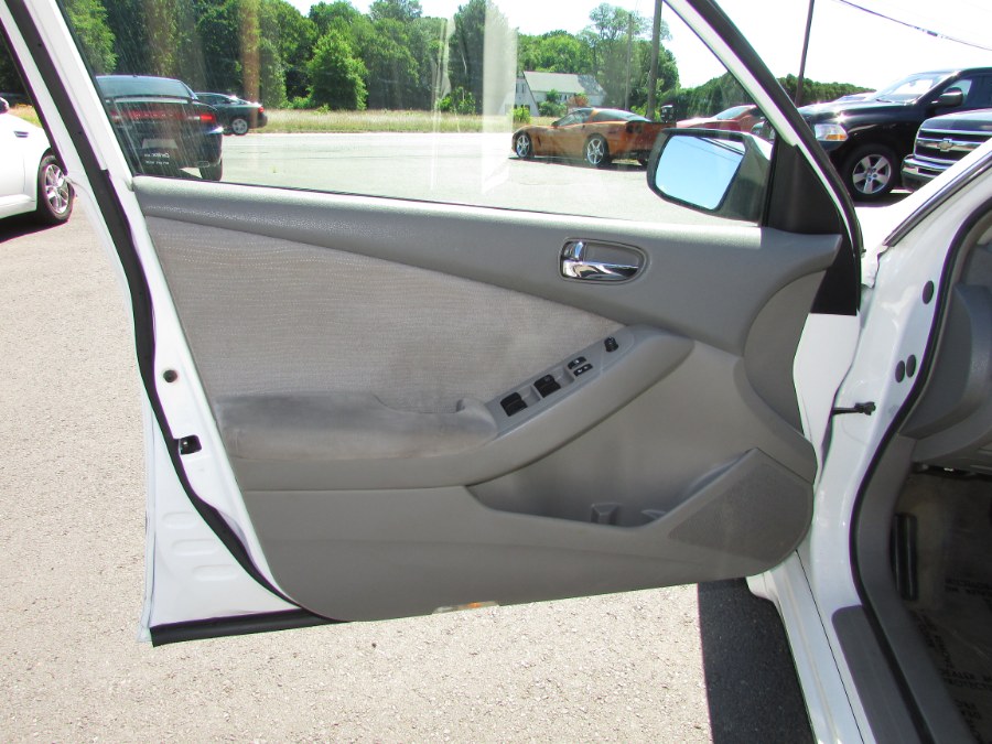 Used Nissan Altima 4dr Sdn I4 CVT 2.5 SL 2011 | United Auto Sales of E Windsor, Inc. East Windsor, Connecticut Used Nissan Altima 4dr Sdn I4 CVT 2.5 SL 2011 | United Auto Sales of E Windsor, Inc. East Windsor, Connecticut