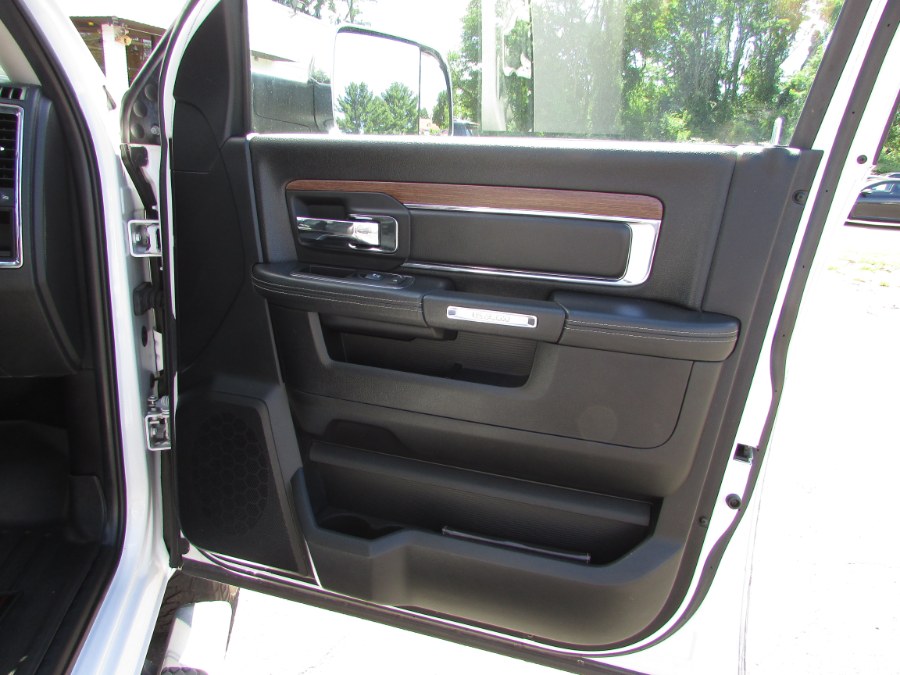Used Ram 2500 4WD Crew Cab 149" Laramie 2016 | United Auto Sales of E Windsor, Inc. East Windsor, Connecticut Used Ram 2500 4WD Crew Cab 149" Laramie 2016 | United Auto Sales of E Windsor, Inc. East Windsor, Connecticut