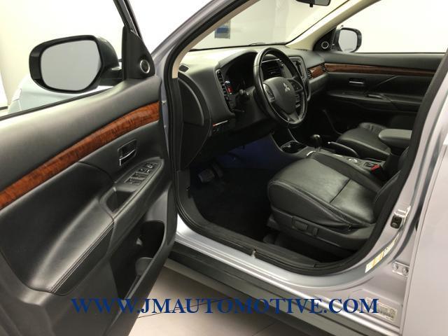 Used Mitsubishi Outlander 4WD 4dr SE 2014 | J&M Automotive Sls&Svc LLC. Naugatuck, Connecticut Used Mitsubishi Outlander 4WD 4dr SE 2014 | J&M Automotive Sls&Svc LLC. Naugatuck, Connecticut