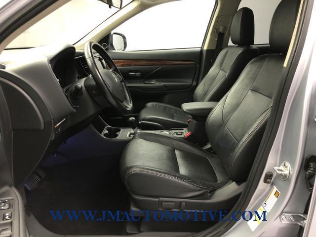 Used Mitsubishi Outlander 4WD 4dr SE 2014 | J&M Automotive Sls&Svc LLC. Naugatuck, Connecticut Used Mitsubishi Outlander 4WD 4dr SE 2014 | J&M Automotive Sls&Svc LLC. Naugatuck, Connecticut