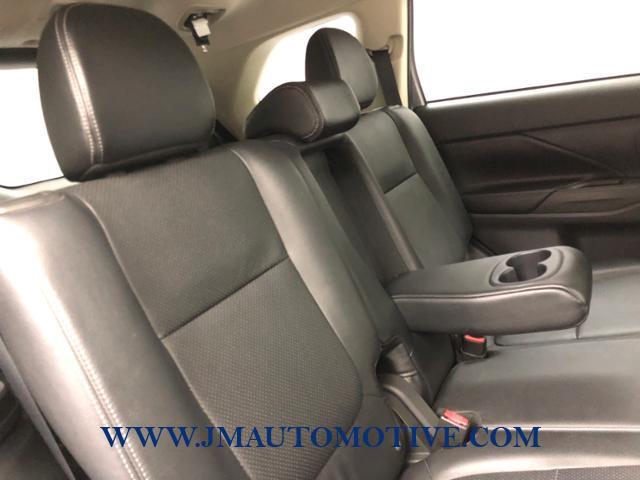 Used Mitsubishi Outlander 4WD 4dr SE 2014 | J&M Automotive Sls&Svc LLC. Naugatuck, Connecticut Used Mitsubishi Outlander 4WD 4dr SE 2014 | J&M Automotive Sls&Svc LLC. Naugatuck, Connecticut