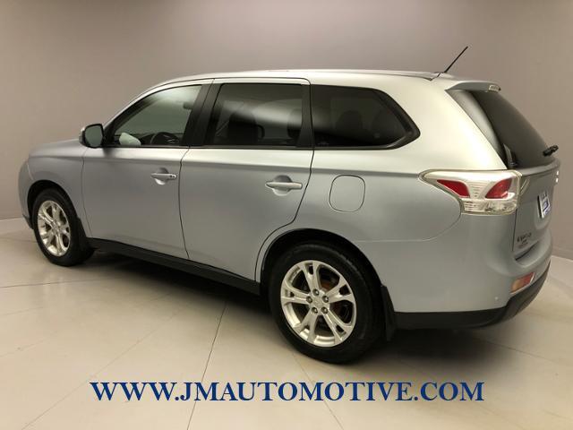 Used Mitsubishi Outlander 4WD 4dr SE 2014 | J&M Automotive Sls&Svc LLC. Naugatuck, Connecticut Used Mitsubishi Outlander 4WD 4dr SE 2014 | J&M Automotive Sls&Svc LLC. Naugatuck, Connecticut
